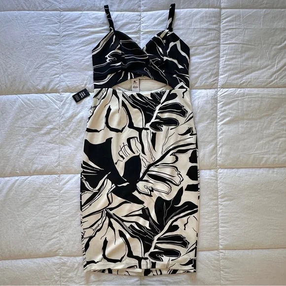 Express NWT Off White and Black Cutout Dress, Large - Picture 5 of 8